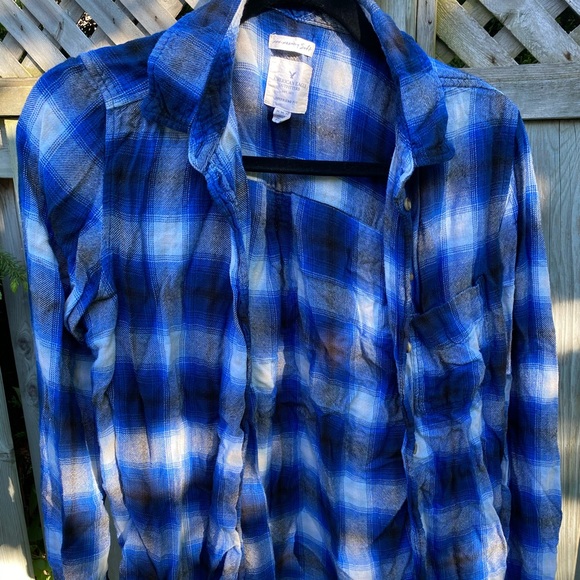 Blue plaid flannel from American Eagle - Picture 2 of 3